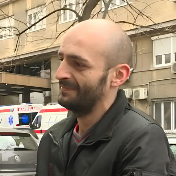 Filmska scena sa beogradskih ulica o kojoj SVI PRIČAJU: Pripadnici MUP-a pomogli bračnom paru da STIGNU DO PORODILIŠTA!