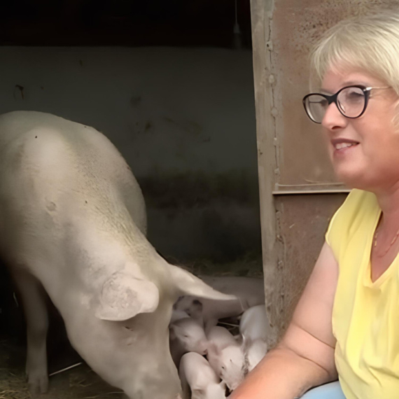 OVO JOJ JE TREĆI PUT DA SE NAŠLA U ULOZI MAJKE! Upoznajte Belku i njenih OSAMNAESTORO mališana (VIDEO)